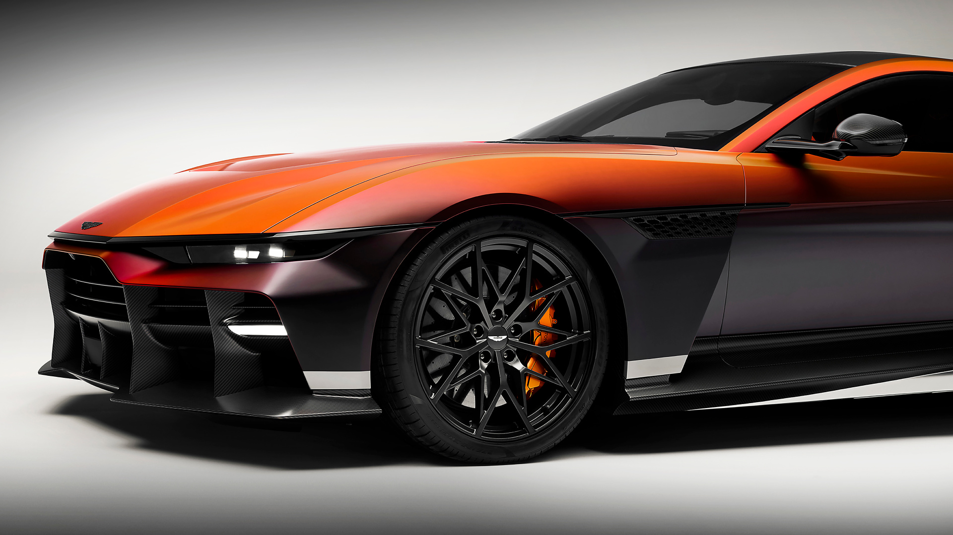 SMALL_Aston Martin Valen_16